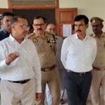 बलिया में एसआई भर्ती परीक्षा, डीएम-एसपी ने केंद्रों का किया निरीक्षण
