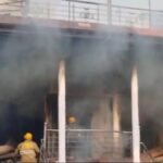 बलिया में किराना दुकान में लगी आग, मां बेटे की मौत, पति छत से कूदने से घायल