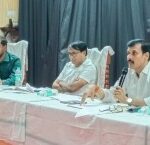 बलिया में सफाई व्यवस्था बदहाल, डीएम वेतन रोकने की दी चेतावनी