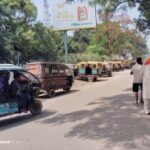 बलिया में यातायात प्रभारी के संरक्षण में चलता है अवैध ऑटो स्टैंड, होती है मोटी वसूली