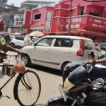 बलिया का चित्तू पांडेय चौराहा बना जाम प्वाइंट, यातायात निरीक्षक वसूली में मस्त