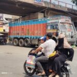 बलिया में यातायात निरीक्षक की अवैध वसूली से नो इंट्री के बीच दौड़ती हैं ट्रकें
