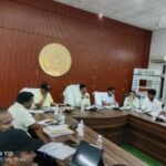 बलिया : डीएम ने 32 लेखपालों का किया तबादला, योगदान न देने वाले का रुकेगा वेतन