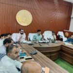 बलिया में डीएम ने आईजीआरएस शिकायतों के निस्तारण में लापरवाही पर नलकूप अधिकारी का वेतन रोका