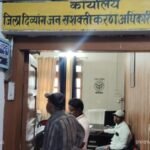बलिया के दिव्यांग जन कल्याण अधिकारी की मनमानी, दिव्यांगों की बढ़ी परेशानी